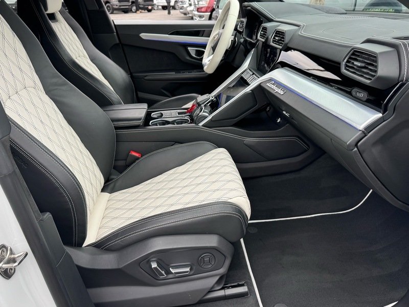 Used 2019  Lamborghini Base image 53