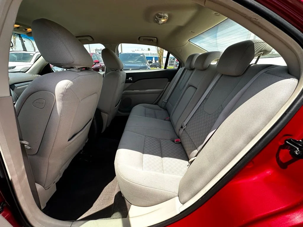 Used 2010 Red Ford SE image 16