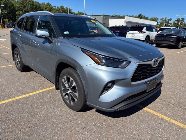 Used 2023 Moon Dust Toyota XLE image 1