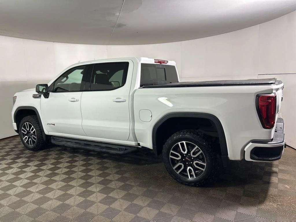 Used 2025 Summit White GMC AT4 image 13