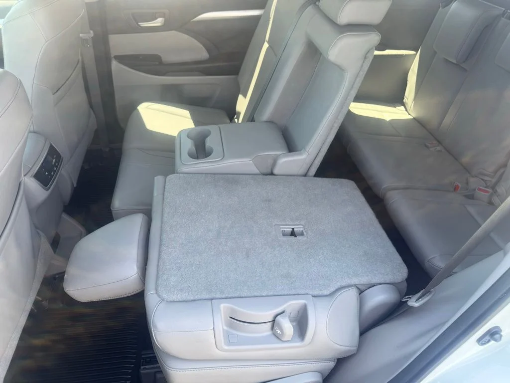 Certified Used 2019 Blizzard Pearl Toyota XLE image 33