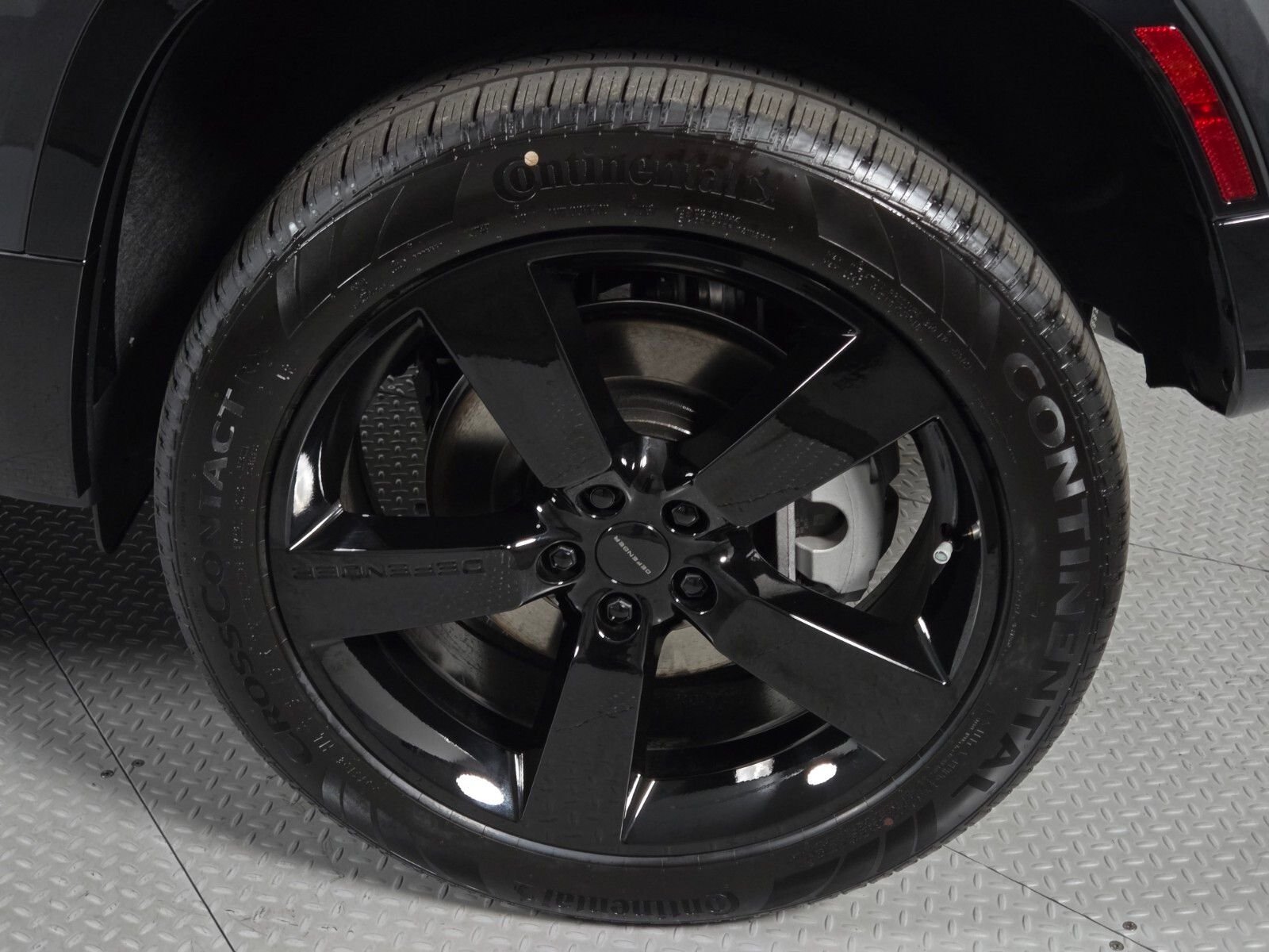 New 2026 Carpathian Grey Land Rover X-Dynamic SE image 10