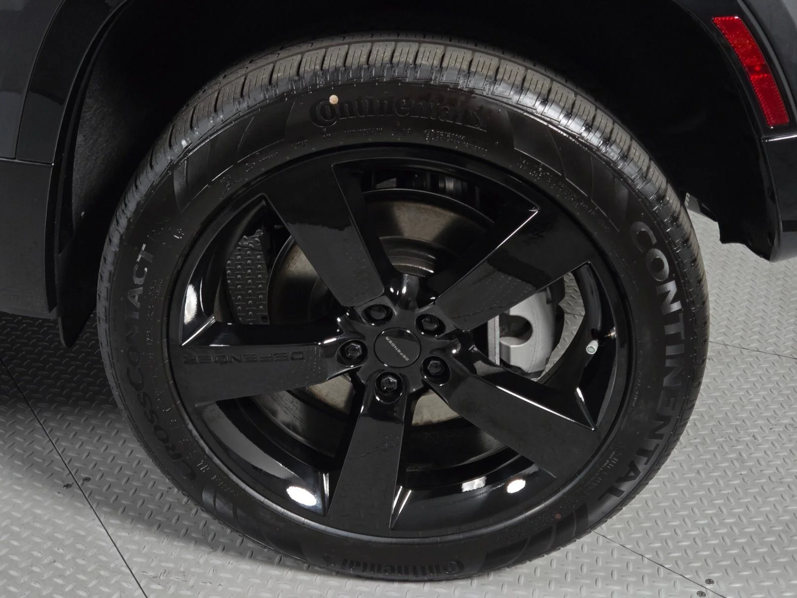 New 2026 Carpathian Grey Land Rover X-Dynamic SE image 10
