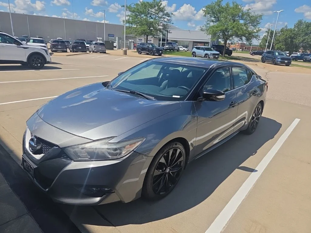 Used 2017 Gray Nissan SR image 2