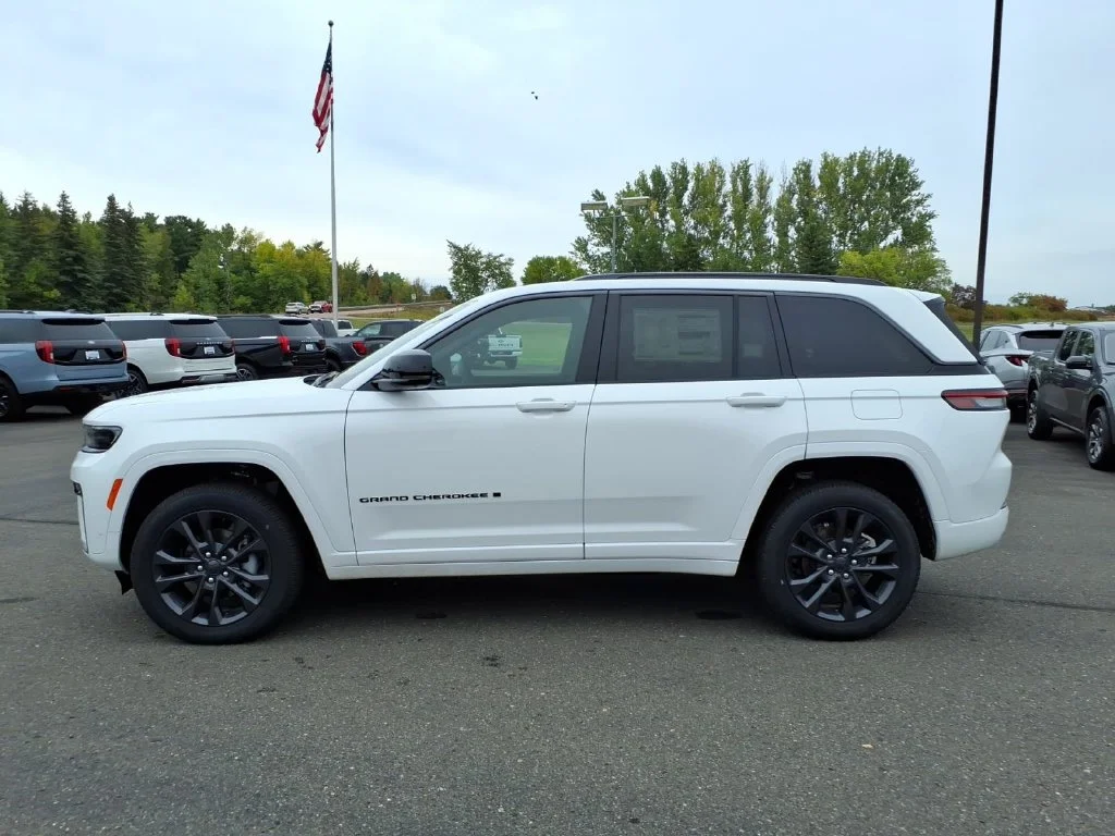 New 2026 White Jeep Limited Reserve image 4