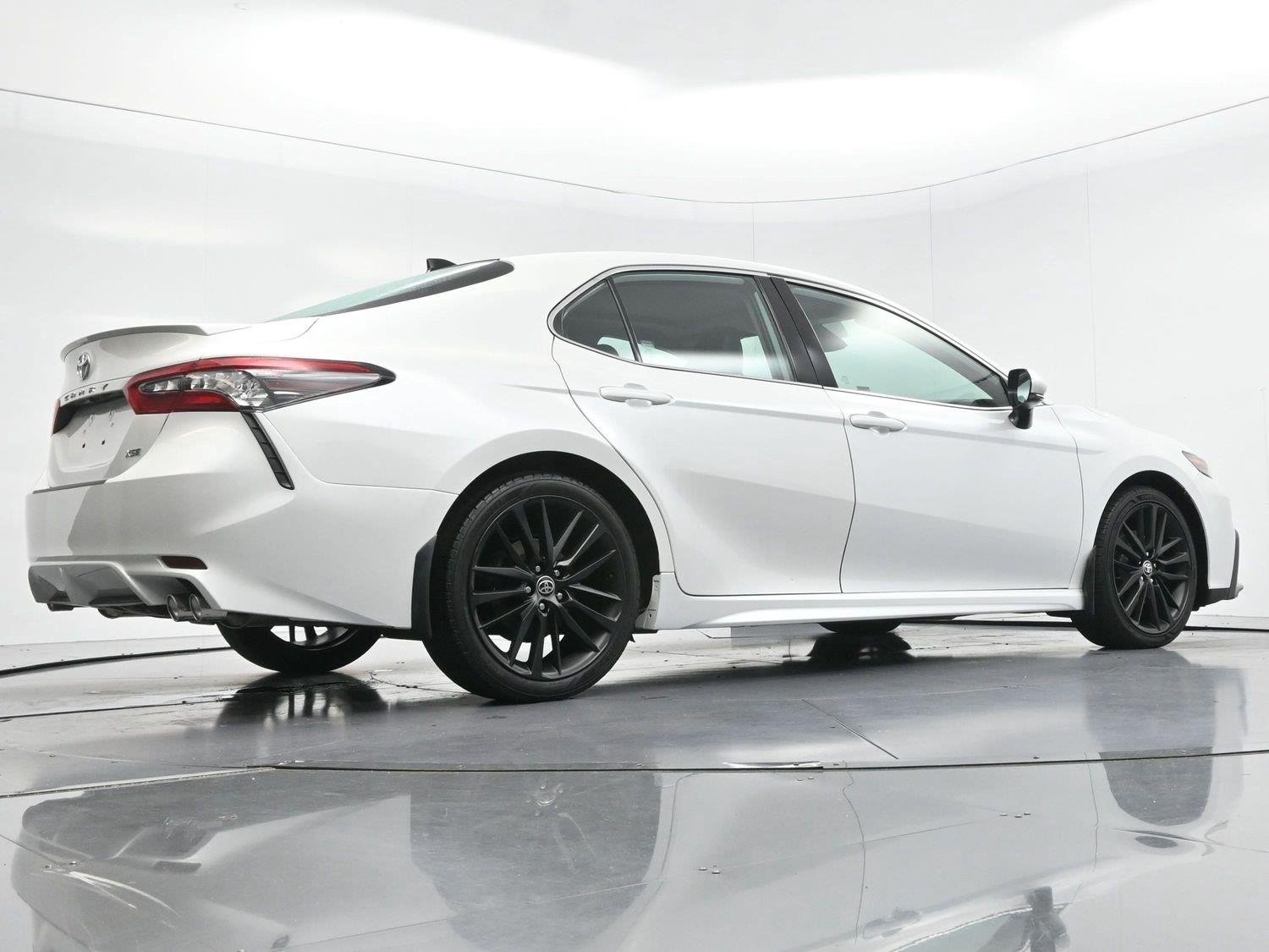 Used 2022 Wind Chill Pearl Toyota XSE image 54