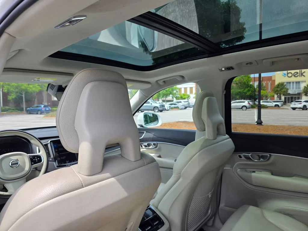 Used 2020 White Volvo T5 Momentum 7 Passenger image 28