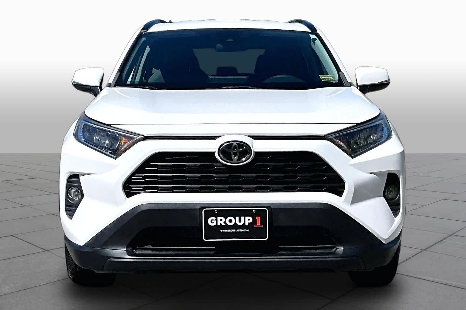 Used 2021 Super White Toyota XLE image 4
