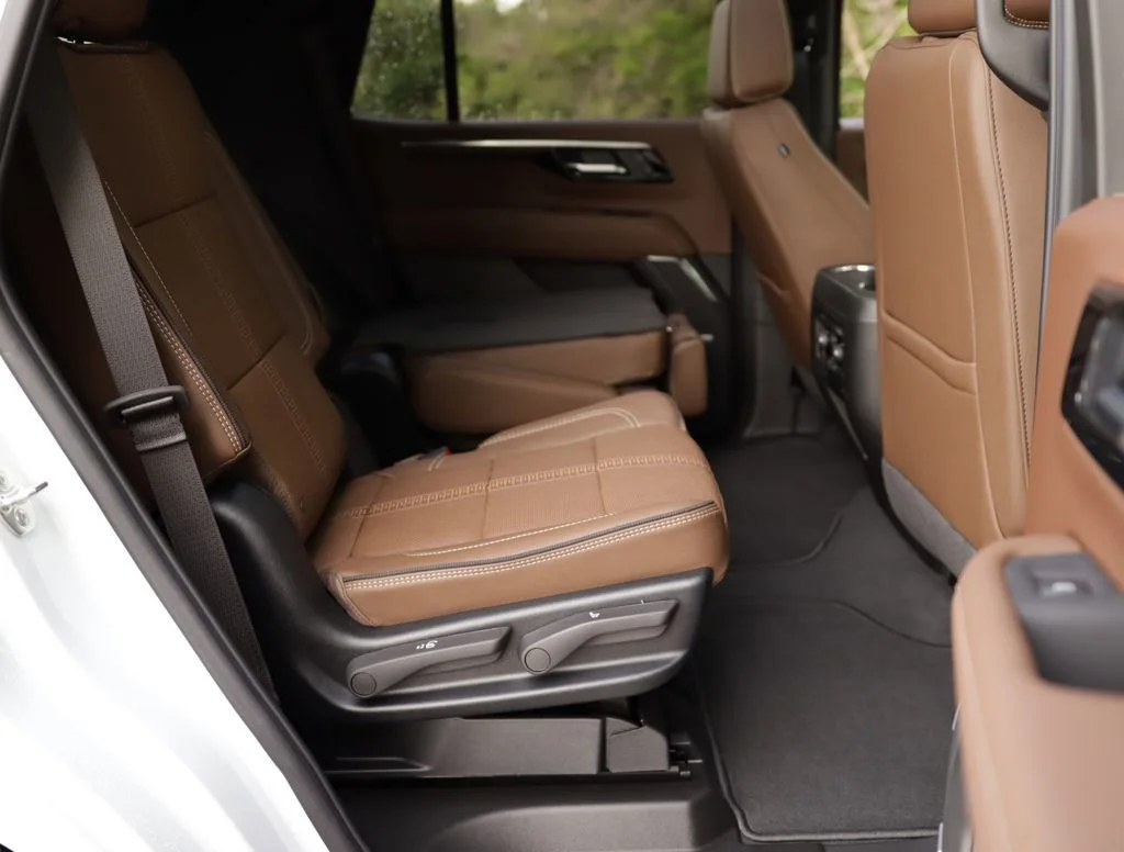New 2026 Polar White Tricoat Chevrolet High Country image 36