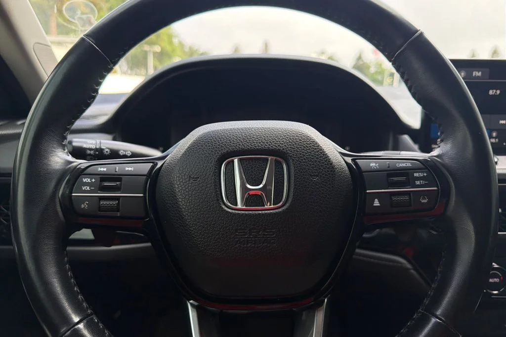 Used 2023 Platinum White Pearl Honda Touring image 24