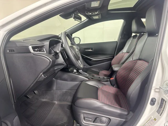 New 2026 Ice Cap with Midnight Black Metallic roof <sup>1</sup> Toyota  XSE image 10