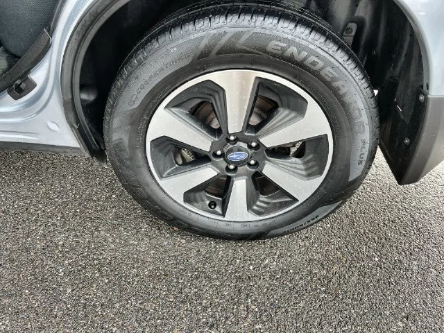 Used 2018 Silver Subaru 2.5i Premium image 21