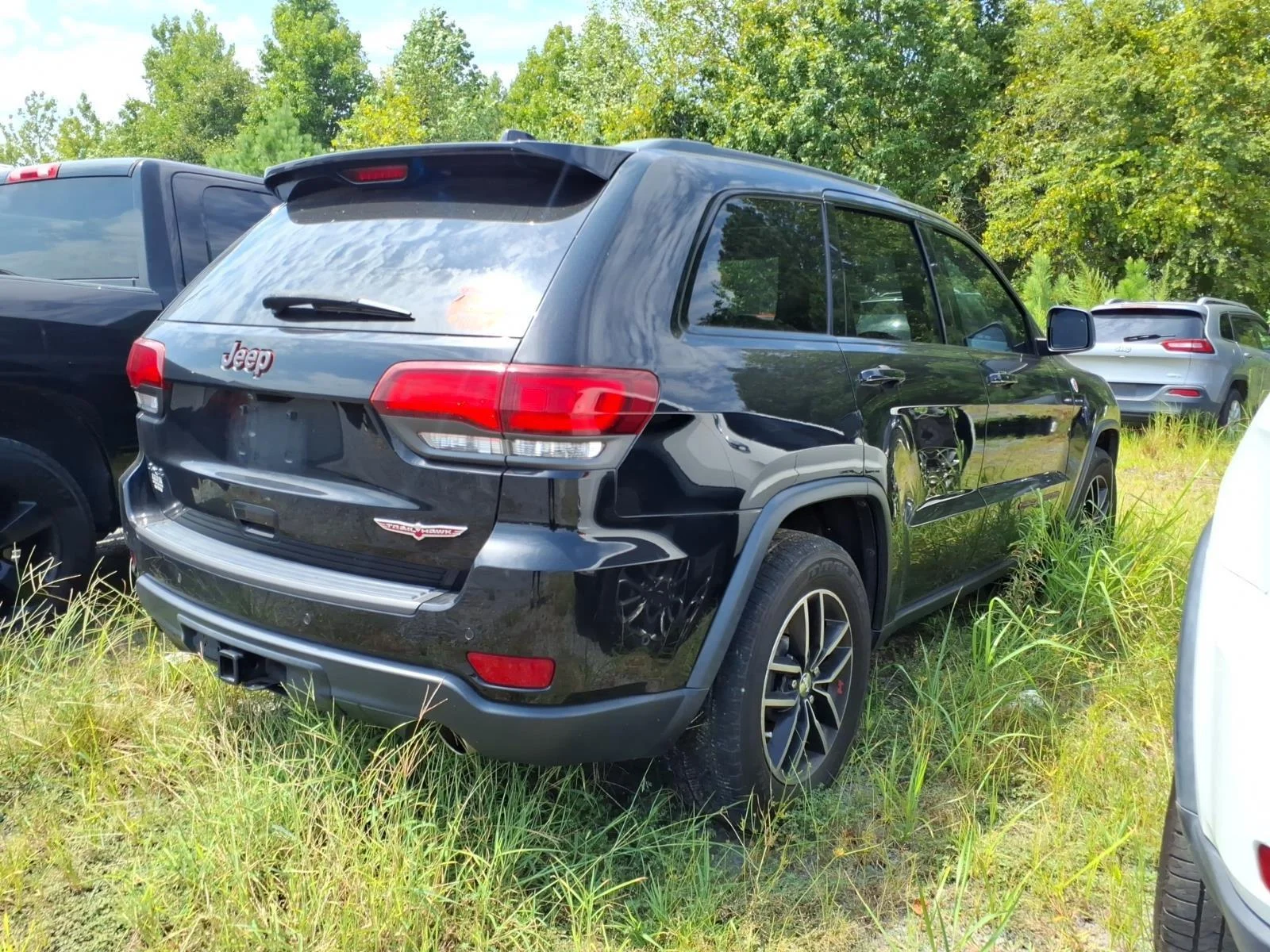 Used 2018 Diamond Black Crystal Pearlcoat Jeep Trailhawk image 8