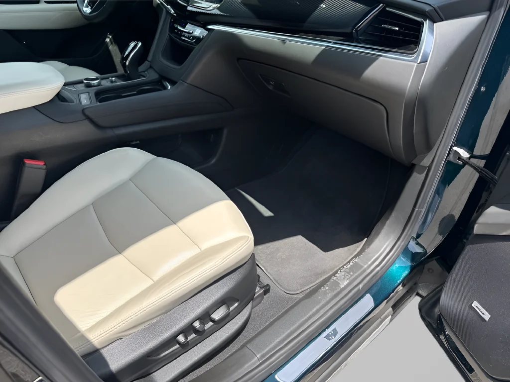 Used 2025 Green Cadillac Sport image 36
