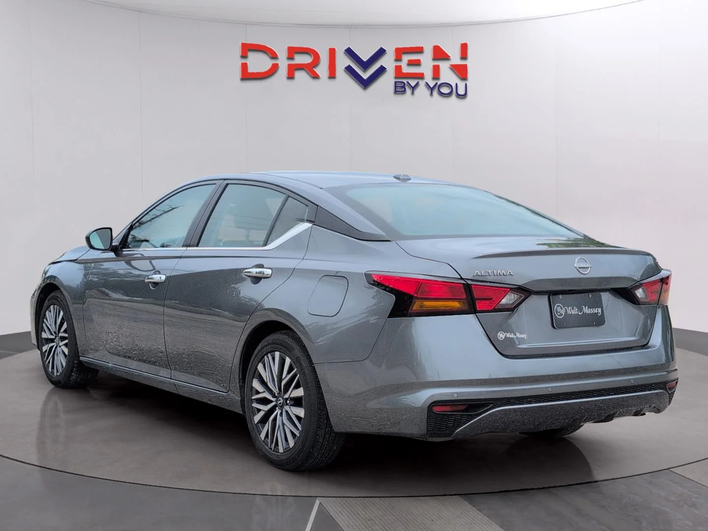 Used 2025 Gun Metallic Nissan SV image 3