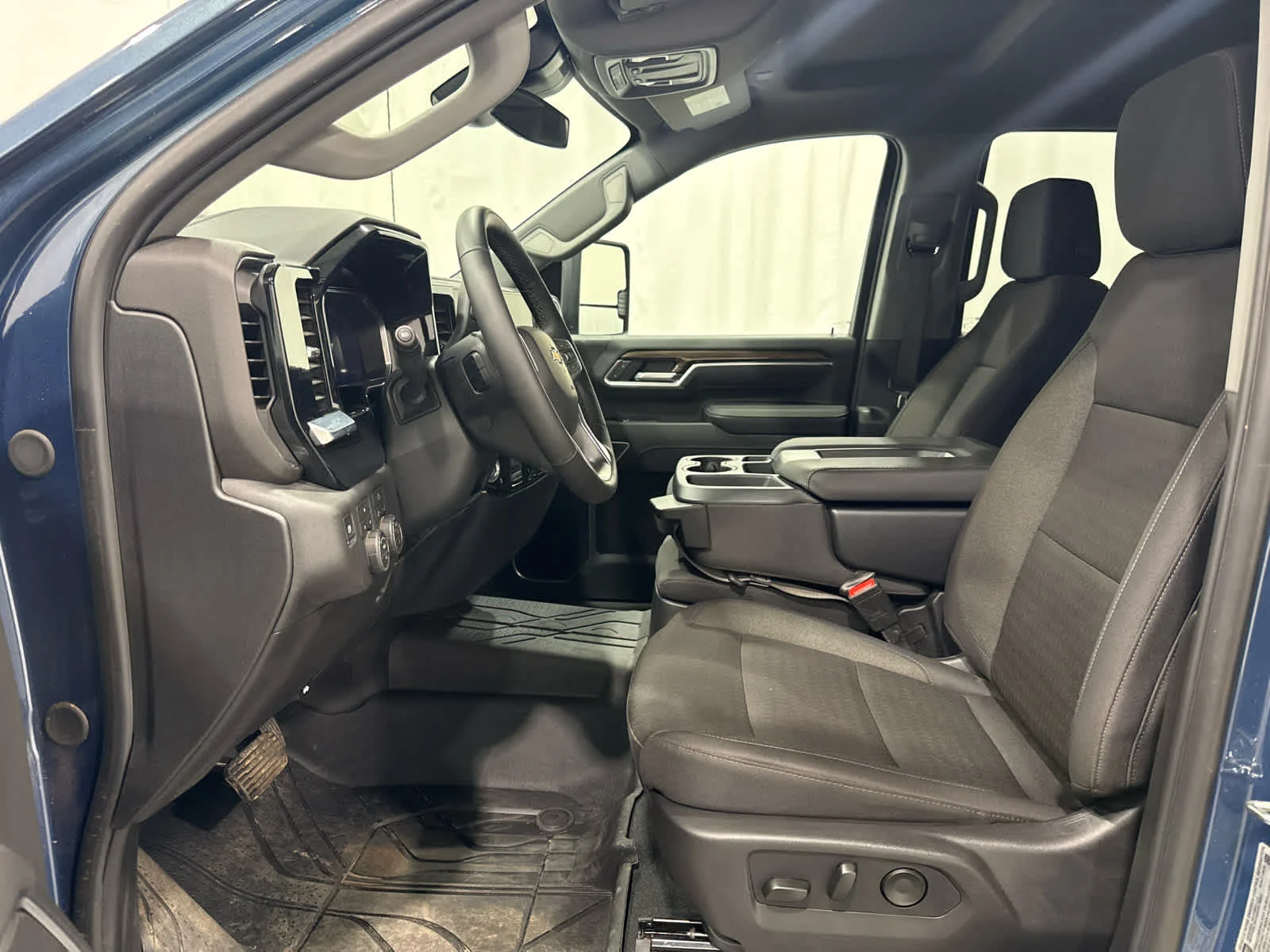 Used 2026 Lakeshore Blue Metallic Chevrolet LT image 11