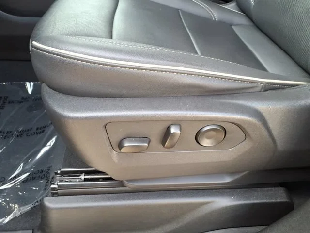 Used 2025 Black Chevrolet Premier image 22