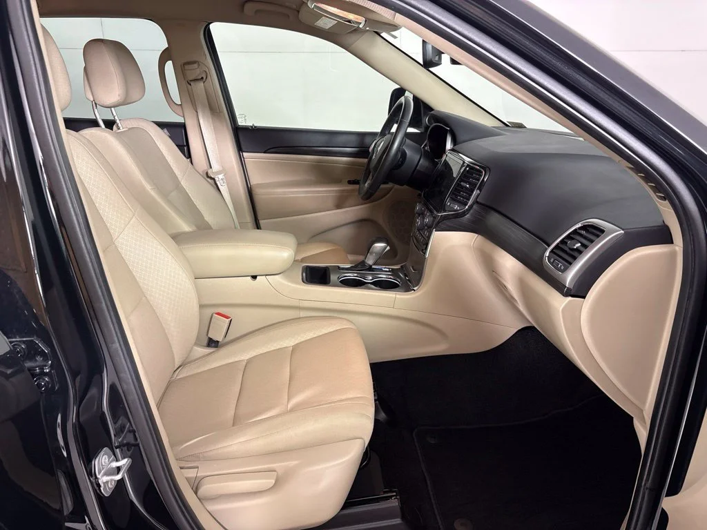 Used 2022 Black Jeep Laredo E image 16