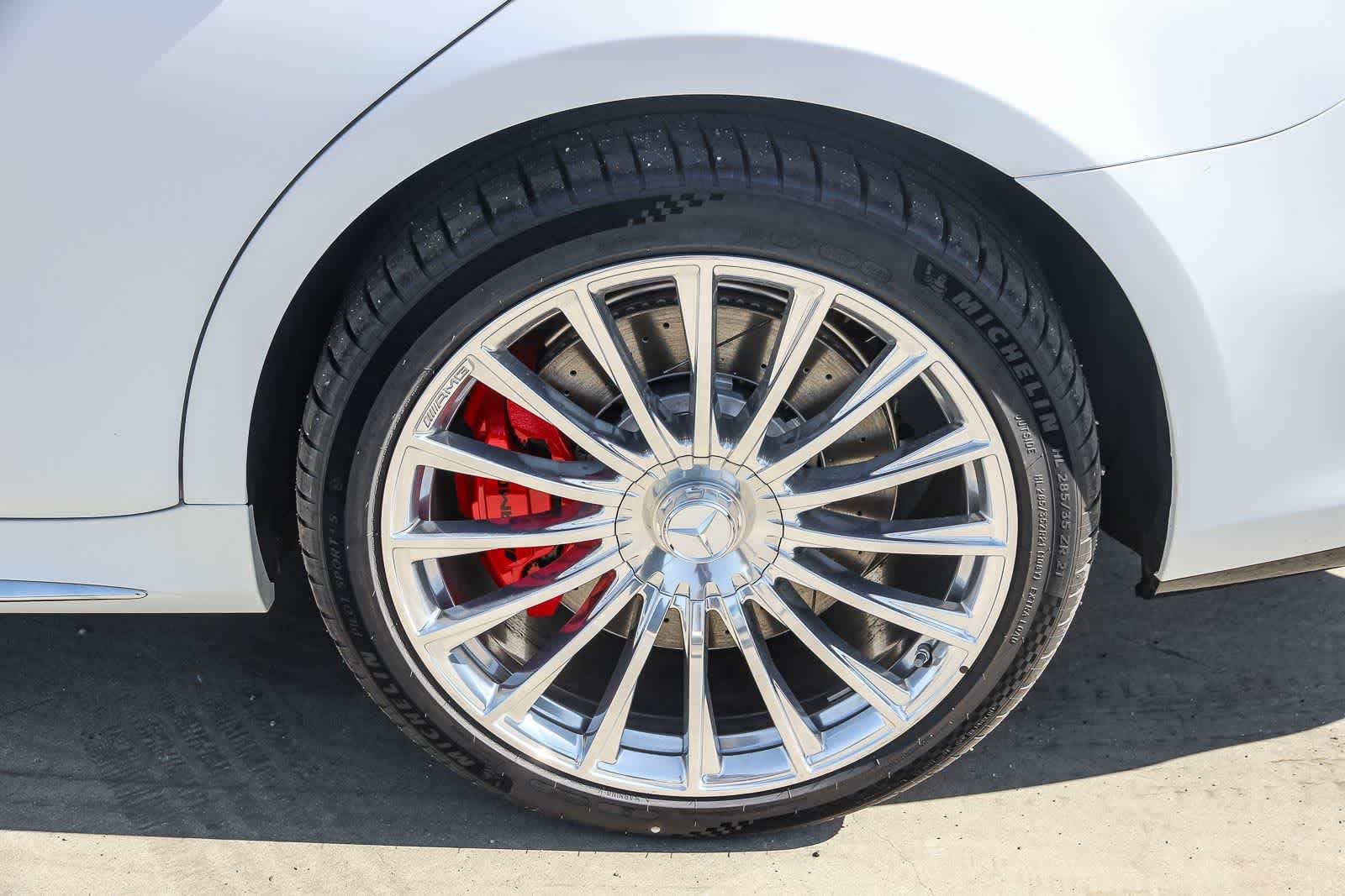 New 2026 MANUFAKTUR Moonlight White Magno Mercedes-Benz AMG® S 63 E image 11