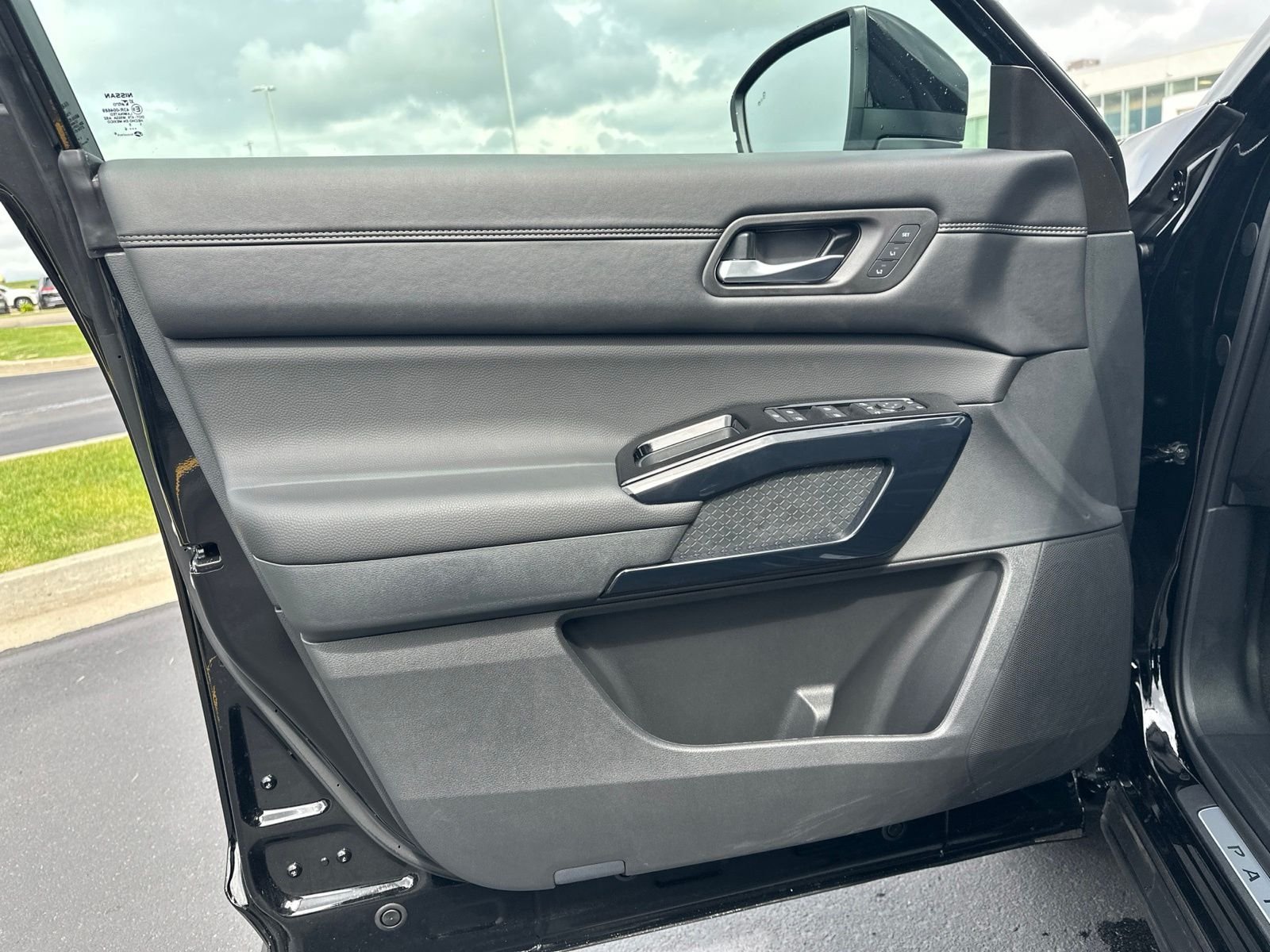 New 2026 Black Nissan Platinum image 15