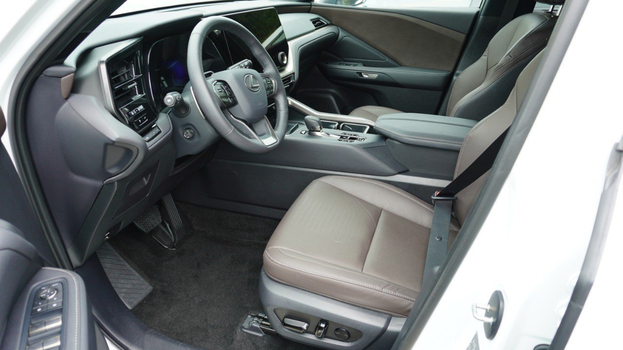 Used 2026 WIND CHILL PEARL* Lexus TX 350 Premium image 8