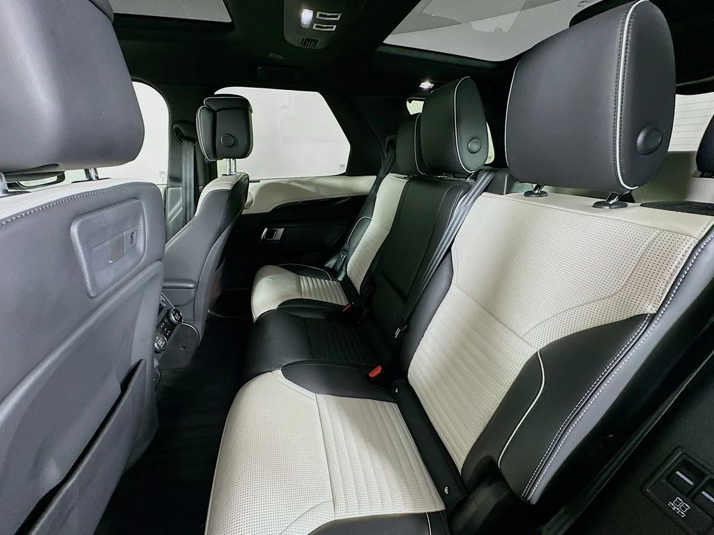 Used 2022 Namib Orange Premium Metallic Land Rover HSE R-Dynamic image 24