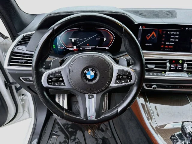Used 2022 White BMW xDrive40i image 11