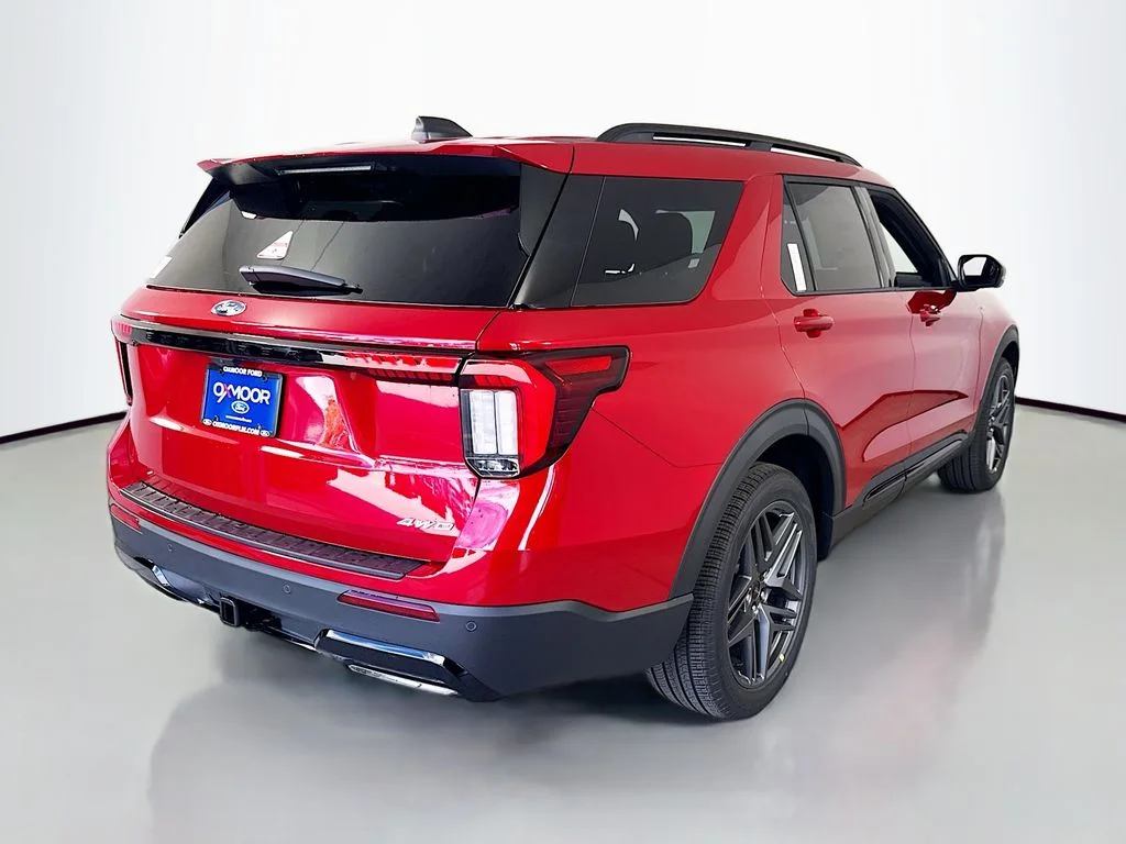 New 2026 Rapid Red Metallic Tinted Clearcoat Ford ST-Line image 7