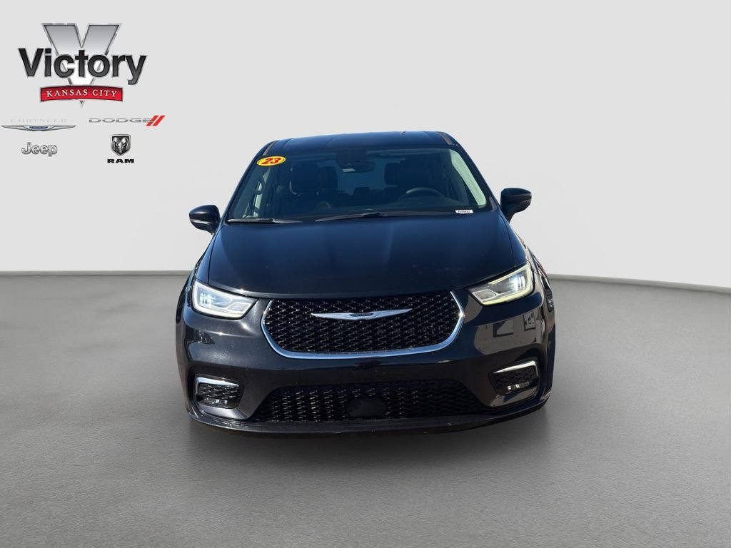 Used 2023 Chrysler Pacifica Touring L with VIN 2C4RC1BG3PR529425 for sale in Kansas City