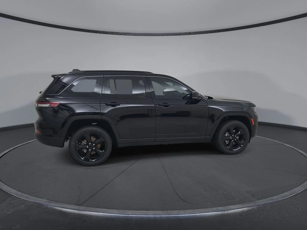 New 2026 Diamond Black Crystal Pearlcoat Jeep Limited image 16