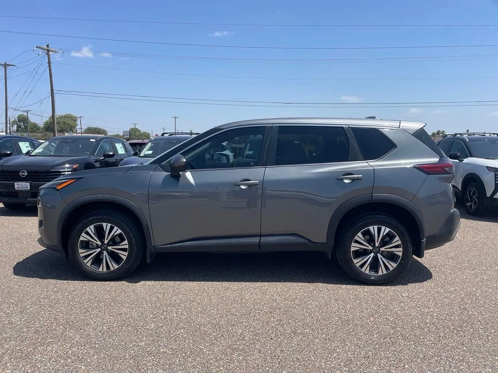 Used 2022 Gray Nissan SV image 4
