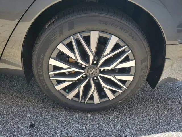 2025 Nissan Altima SV - Photo 21