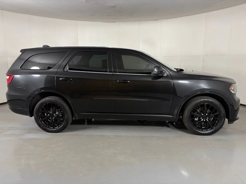 Used 2015 Black Dodge SXT image 9