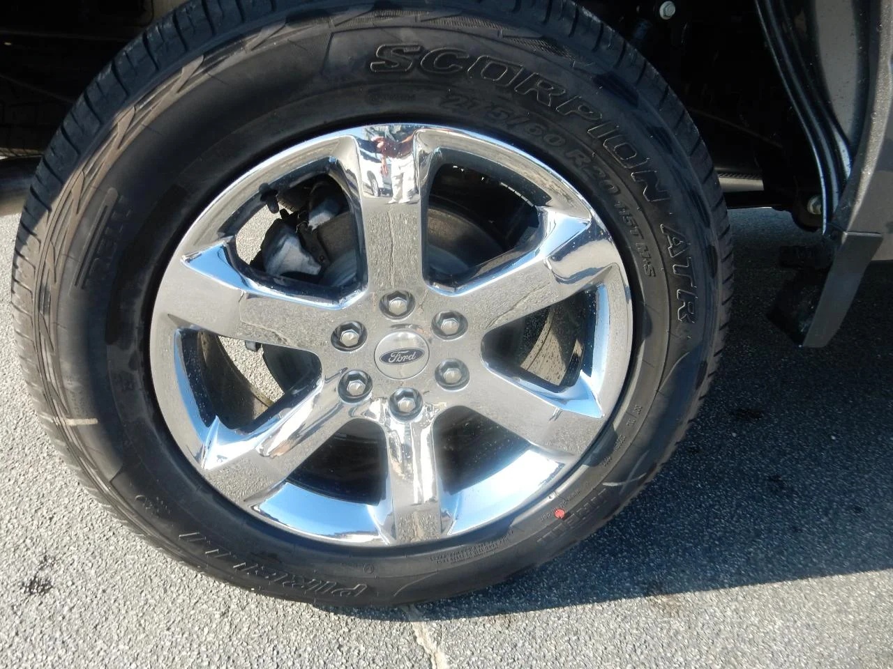 New 2022 Gray Ford XLT 4WD SUPERCREW 5.5 ft BO image 9