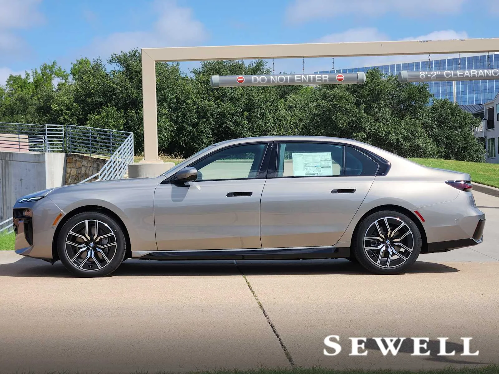 New 2026 Oxide Grey Metallic BMW 740i xDrive image 2