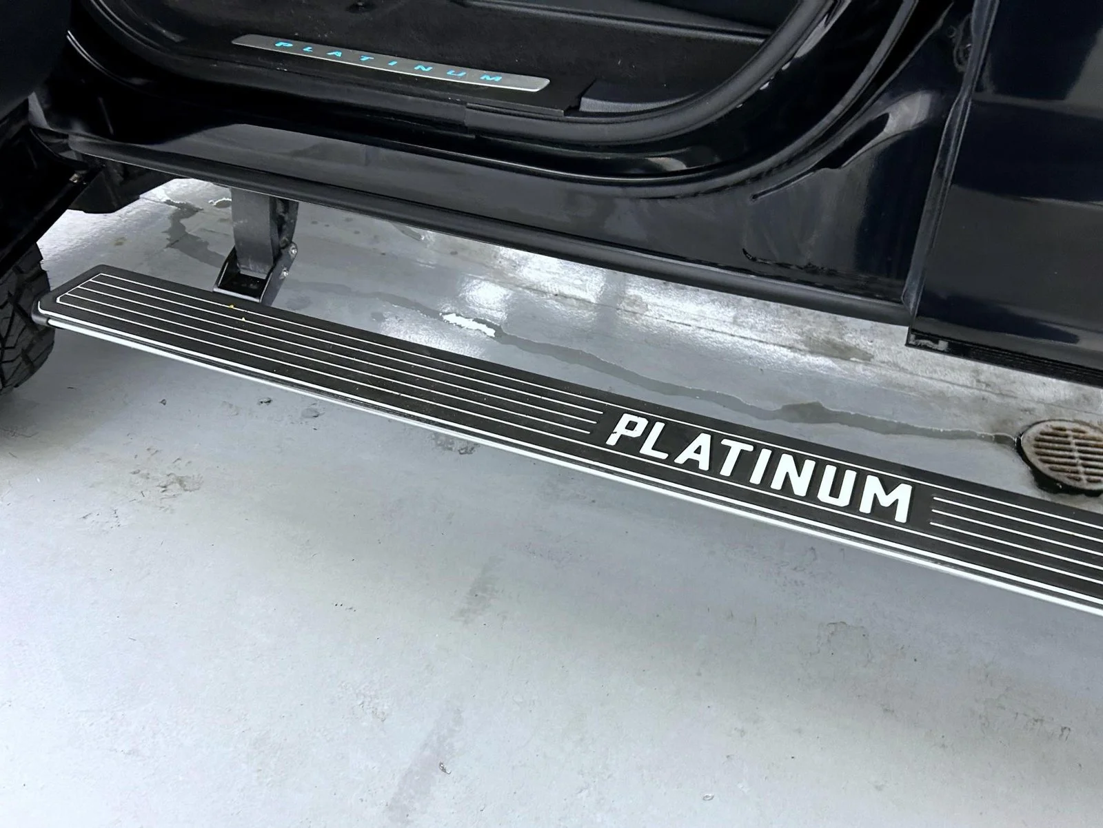 Used 2021 Black Ford Platinum image 9