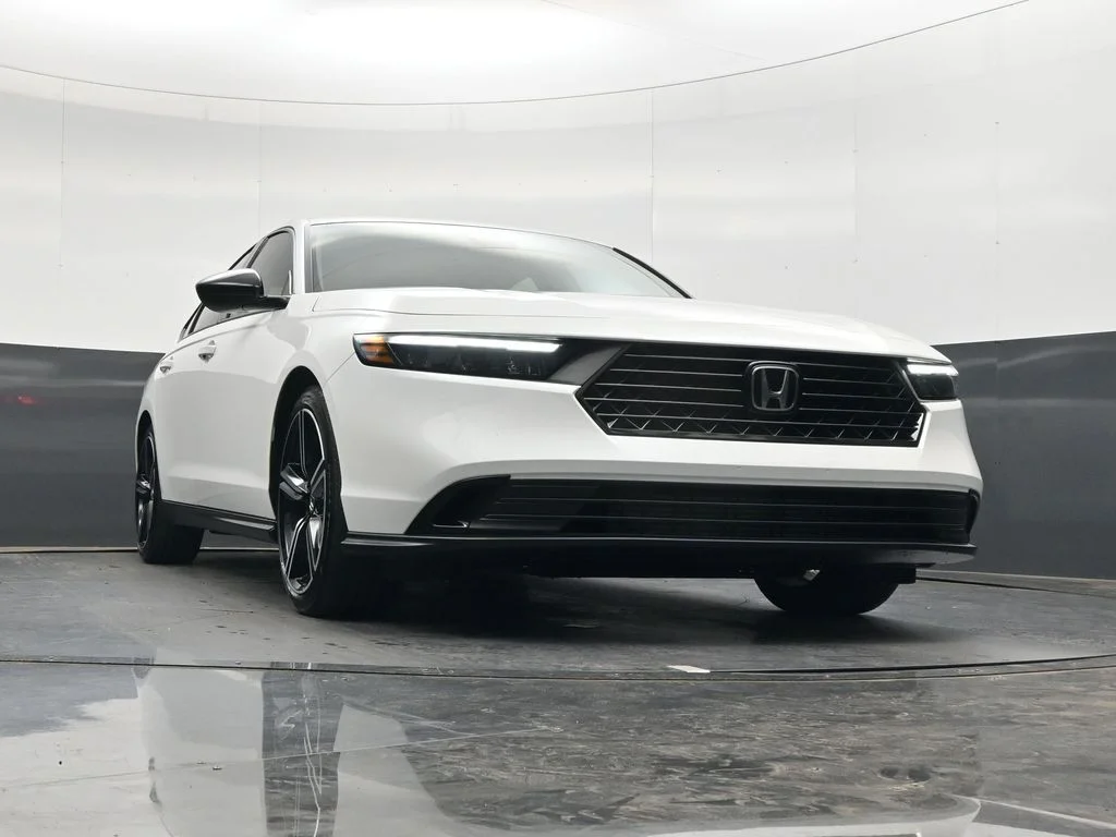 Certified Used 2026 Platinum White Pearl Honda SE image 31