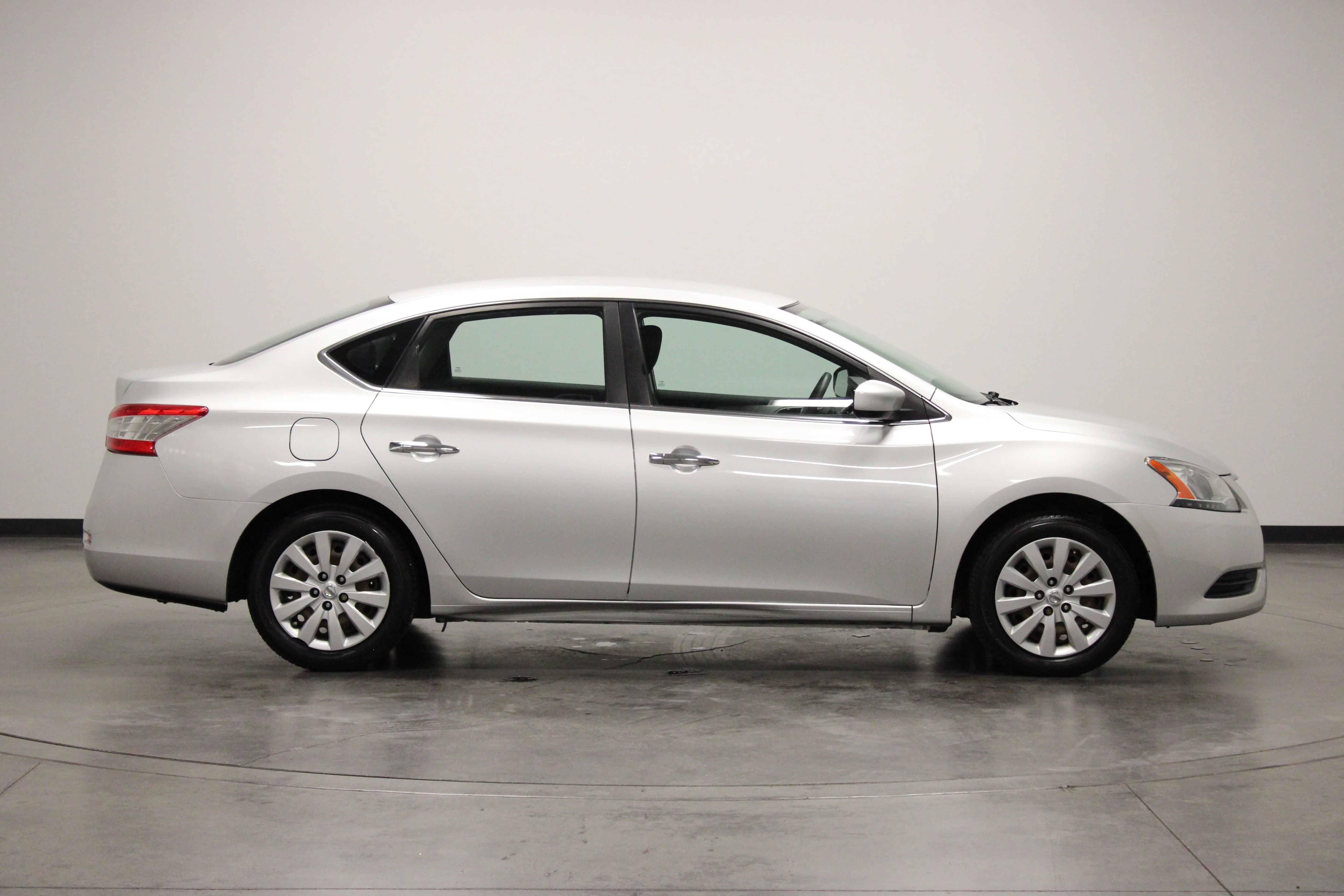 Used 2014 Brilliant Silver Nissan S image 9