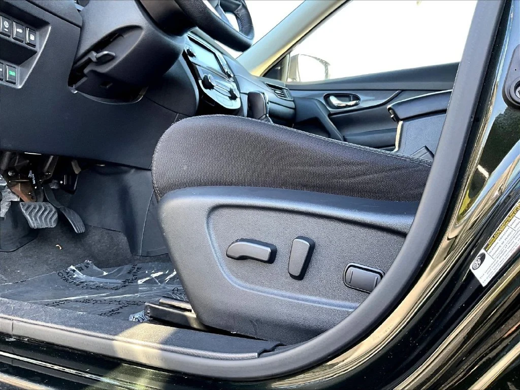 Used 2020 Midnight Pine Metallic Nissan SV image 40