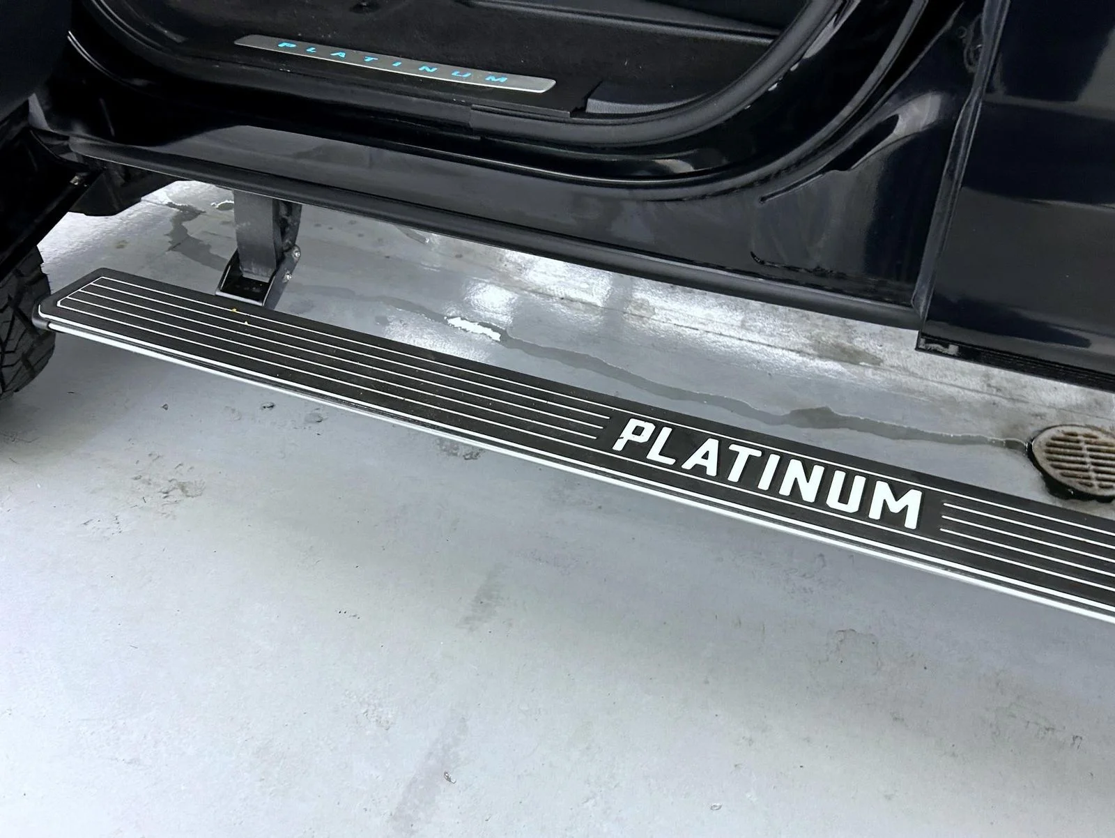 Used 2021 Black Ford Platinum image 9