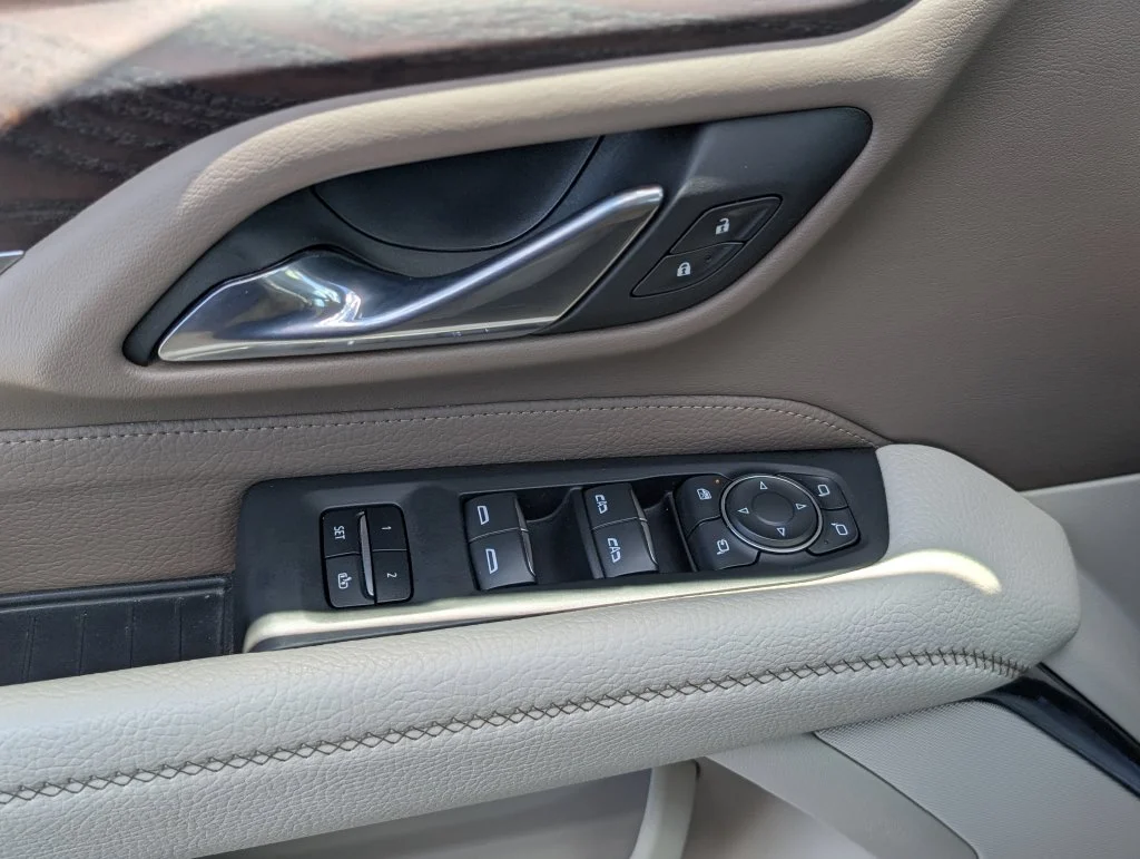 Used 2023 Green GMC Denali image 19