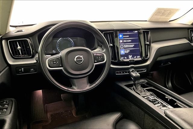 Used 2019 White Volvo T5 Momentum image 3