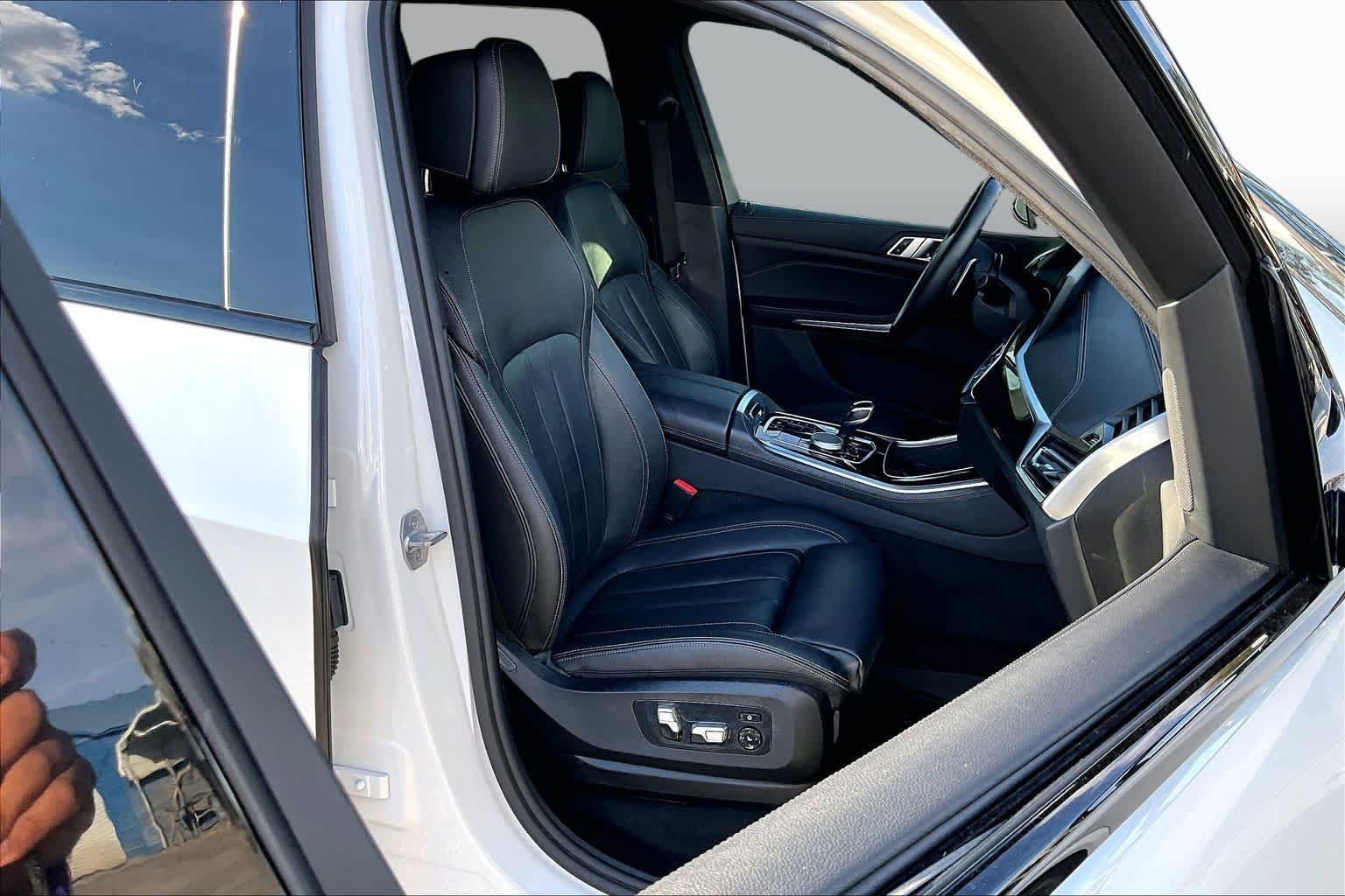 Used 2020 Mineral White Metallic BMW M50i image 11
