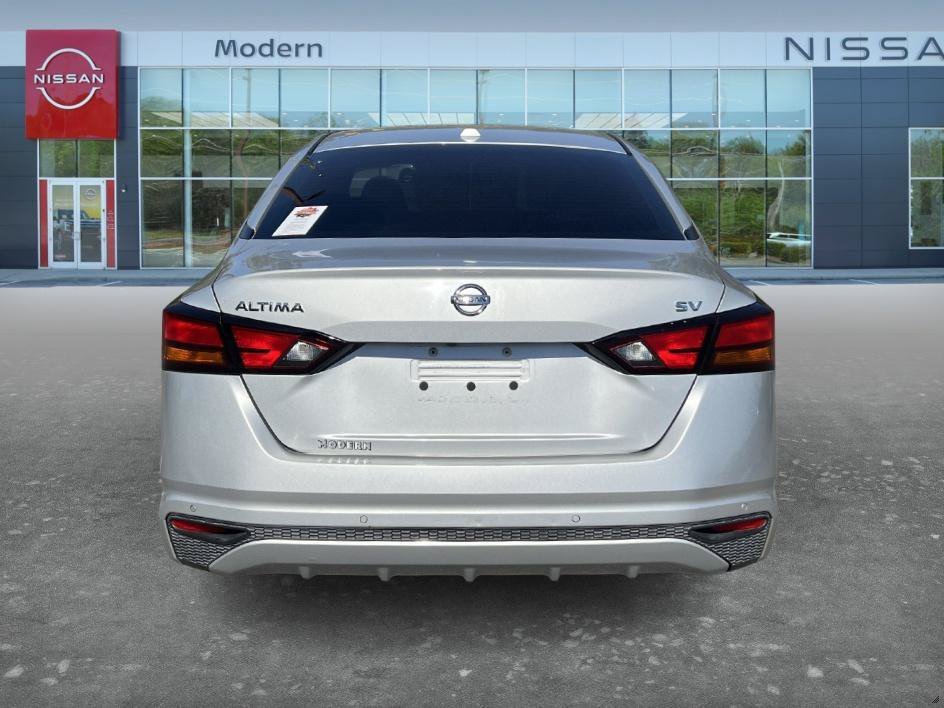 Used 2021 Brilliant Silver Metallic Nissan 2.5 SV image 8