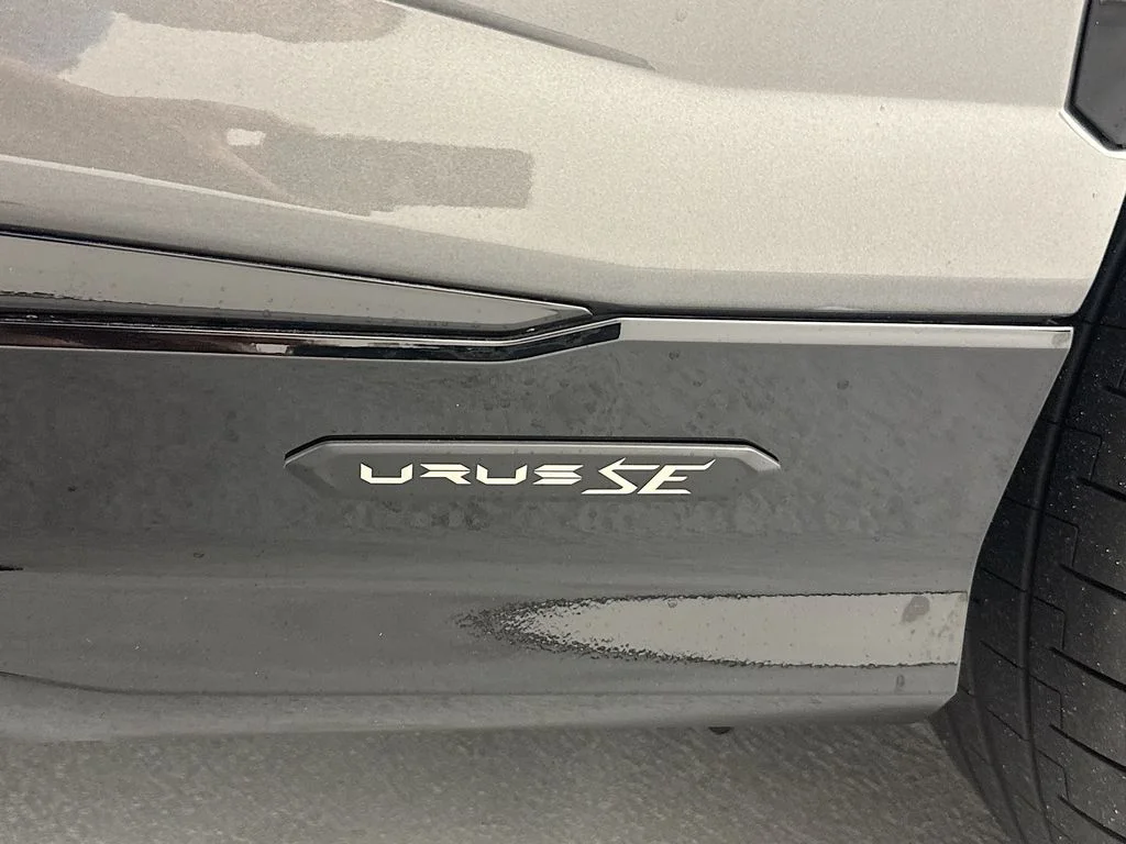 2025 Lamborghini Urus SE - Photo 27