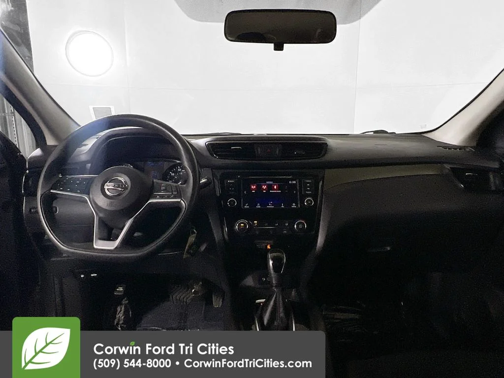 Used 2019 Brilliant Silver Metallic Nissan S image 7