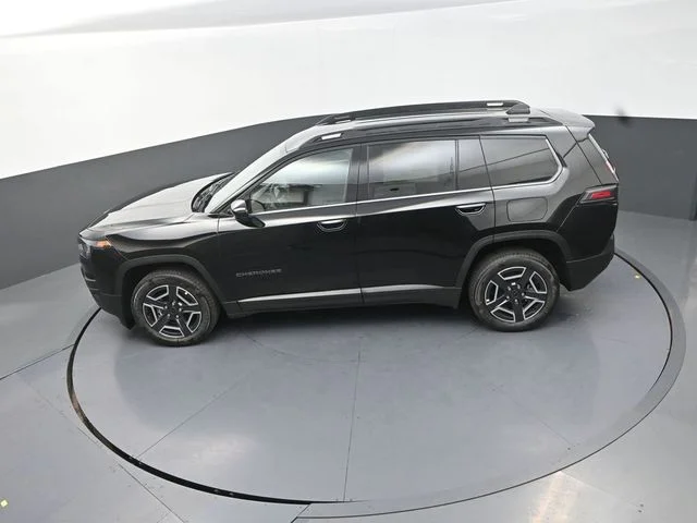 New 2026 Diamond Black Crystal Pearl-Coat Exterior Paint Jeep Laredo image 14
