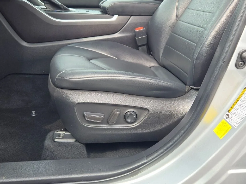 Used 2022 Silver Toyota XLE image 25