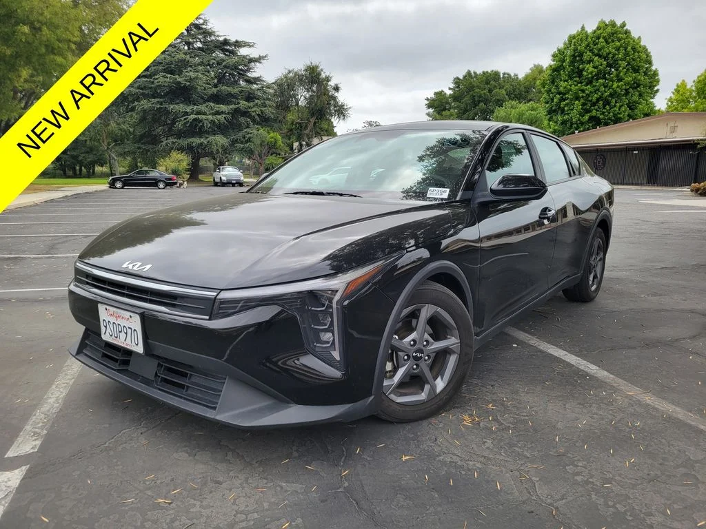 2025 Kia K4 LXS AT's photo