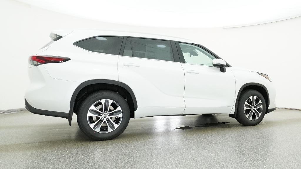 New 2026 Wind Chill Pearl Toyota Hybrid XLE image 15